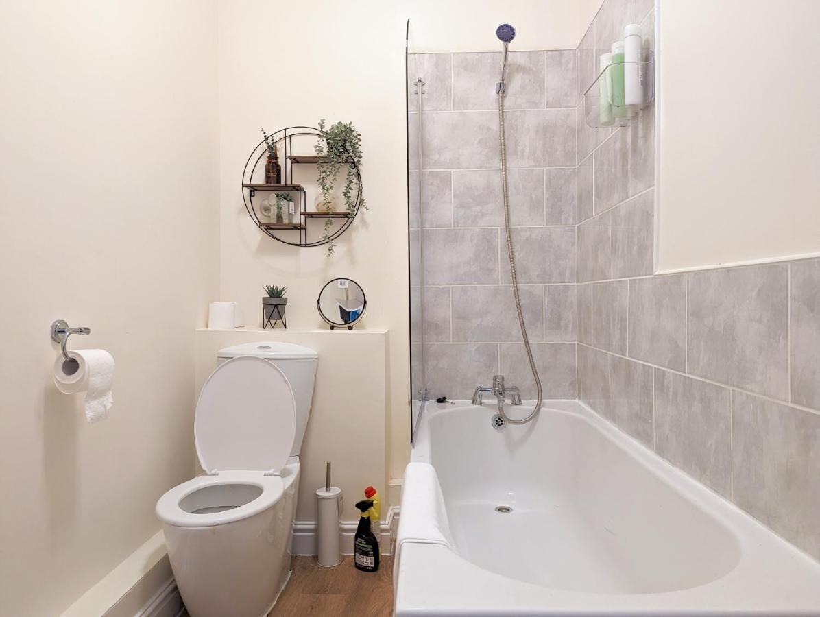 Lovely Studio In Anfield Near Centre Free Parking Liverpool Buitenkant foto