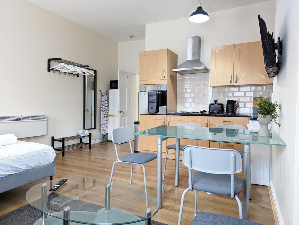 Lovely Studio In Anfield Near Centre Free Parking Liverpool Buitenkant foto